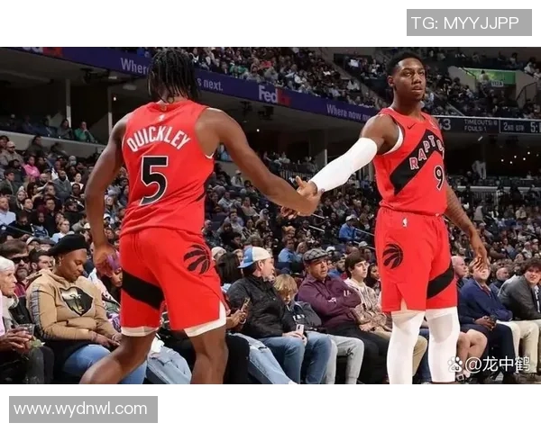 猛龙与独行侠激战正酣NBA赛季精彩对决引发球迷热议